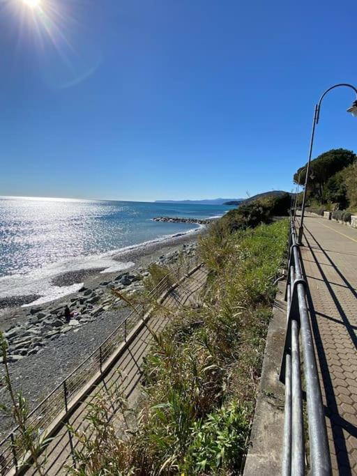 Appartamento Con Terrazza Vista Mare A 50 Mt Arenzano Exterior foto